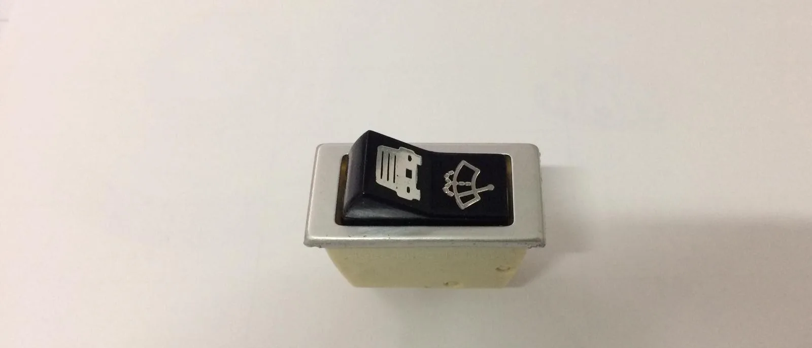 AKES ARKA CAM SİLGİ ANAHTARI R12 TOROS  4880
